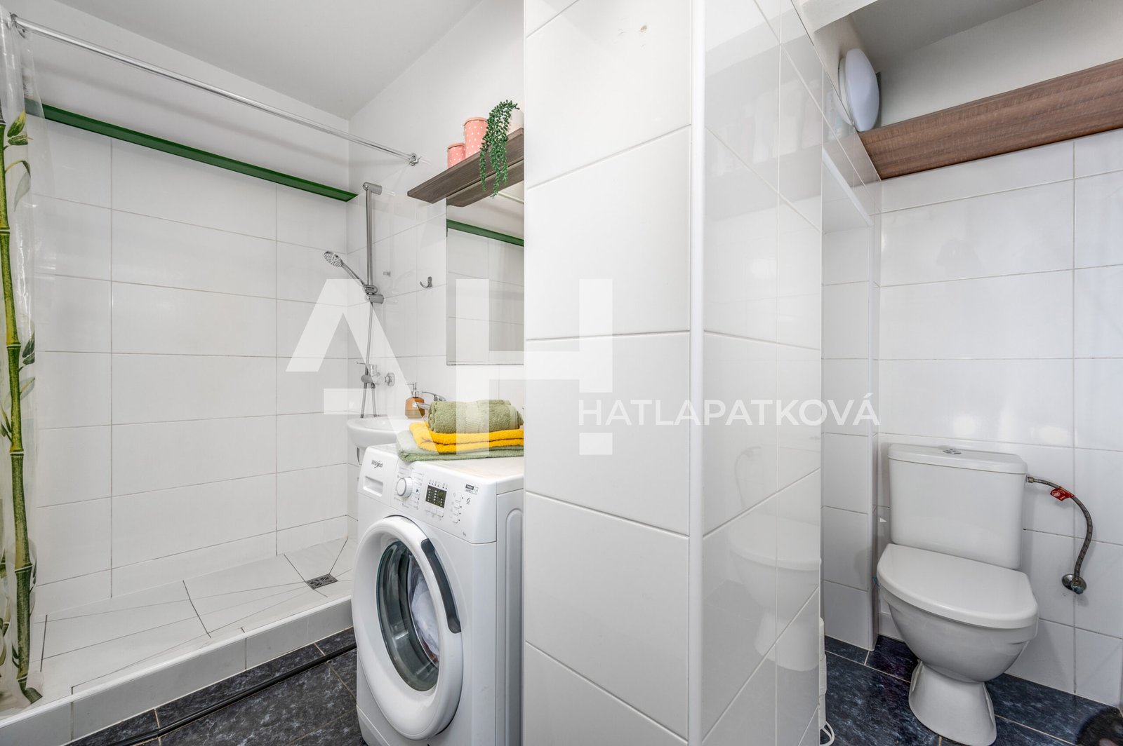byt 3+1 - koupelna I