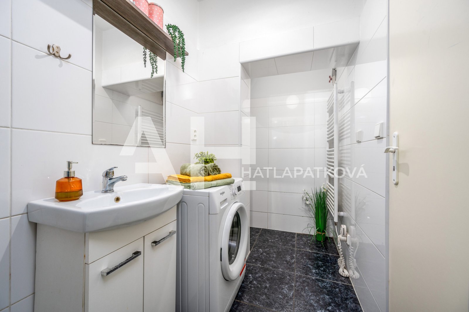 byt 3+1 - koupelna II