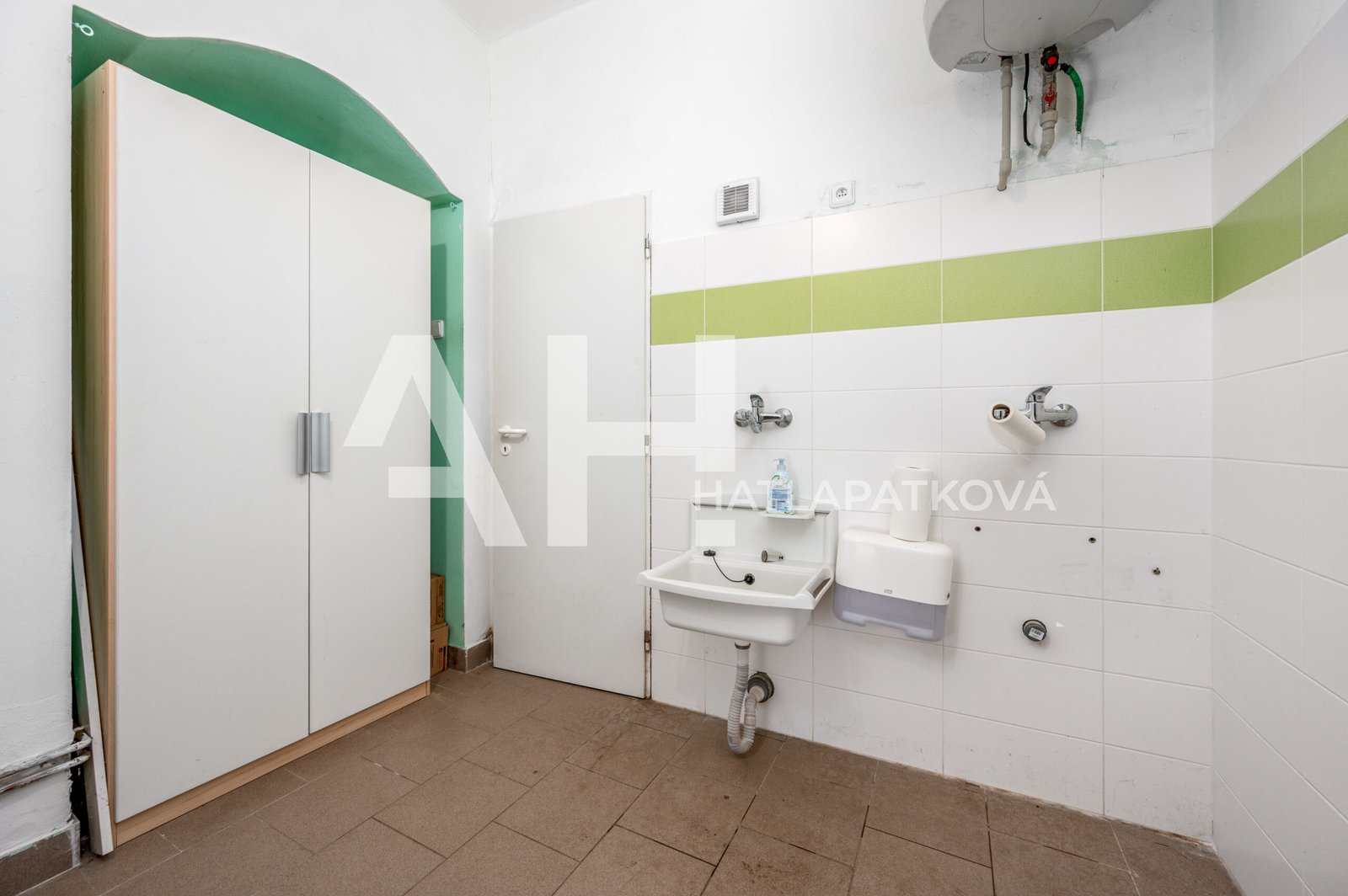 komerční prostor - umývárna I